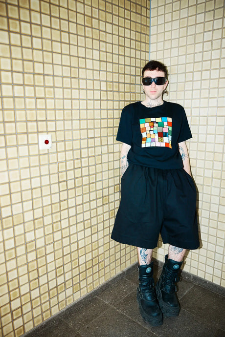 Mosaic-Square-t-shirt-Marlene-Bermudas-starstyling-starstylingworldwide_GODENSCHWEGER-PHOTOGRAPHY_MedRes_29_ded59fcc-5ff9-4ac5-b22e-8e317de57b32 - starstyling