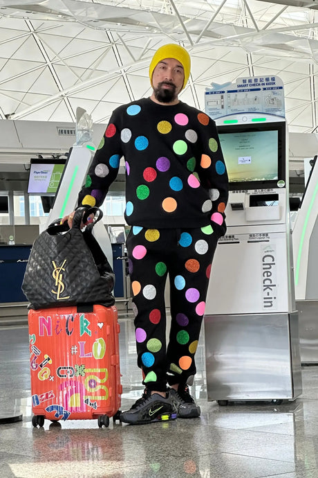 glitter_balls_track_suit_airport_fashion_starstyling_worldwide_2048x_75c8af05-beff-44c3-b8fd-2981fff5fe9c - starstyling