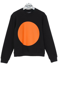 Black jumper with a big centered circle on the front
